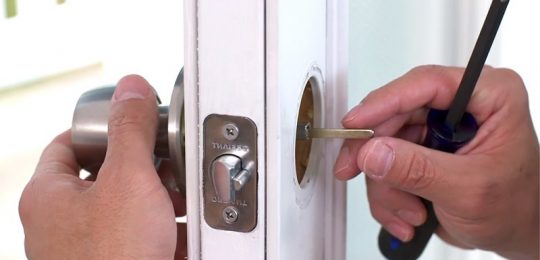 Lock-and-door-installation-Estero-540x260